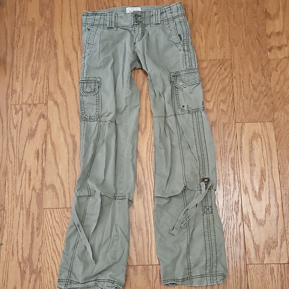 American Eagle Outfitters Pants - American Eagle Olive Baggy Cargo pants size 6